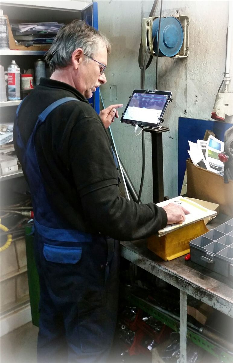 tablet in workshop gripzo grip